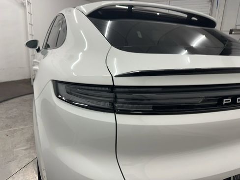 Used 2024 Porsche Cayenne Coupe image 31