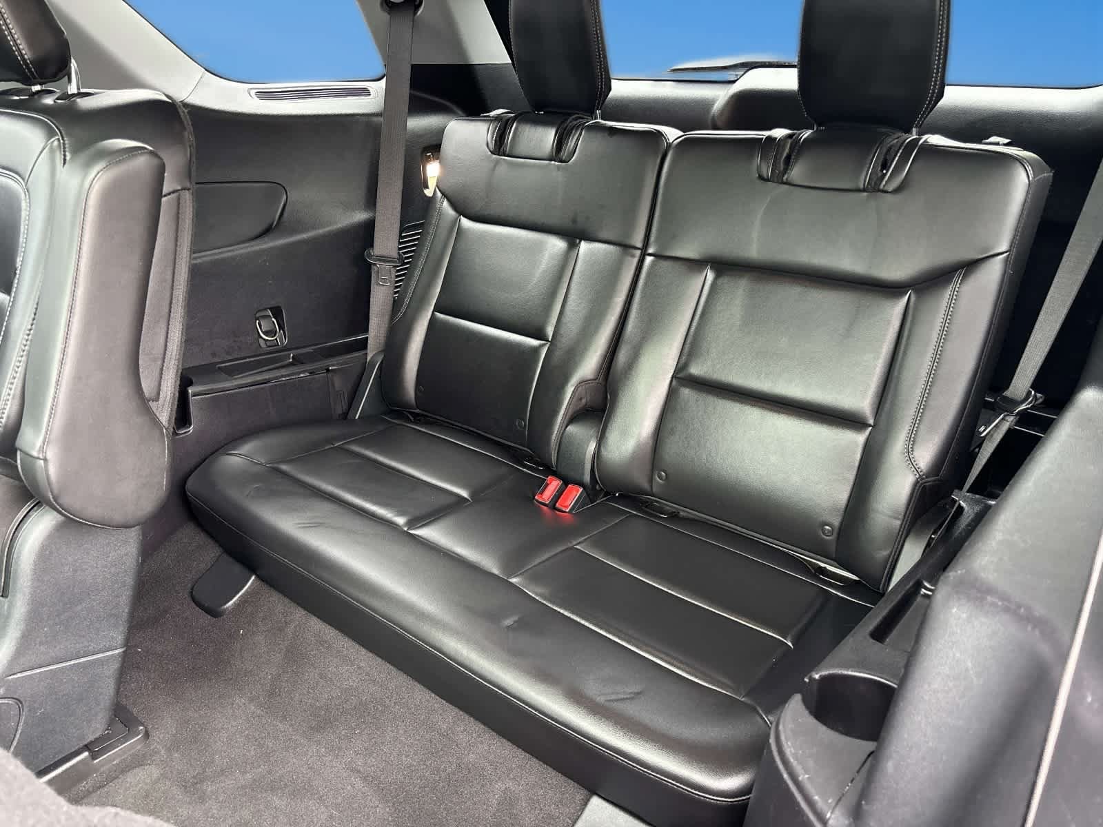 Used 2021 Ford Explorer XLT w/ Equipment Group 202A AWD/4WD image 17