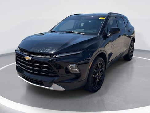 Used 2023 Chevrolet Blazer LT w/ Convenience Package FWD image 3