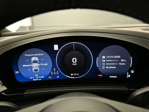 Used 2024 Porsche Macan 4 Electric image 8