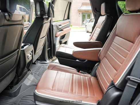 Used 2024 GMC Yukon Denali Ultimate w/ LPO, Floor Liner Package AWD/4WD image 30
