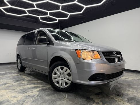 Used 2017 Dodge Grand Caravan SE w/ Power Window Group image 6