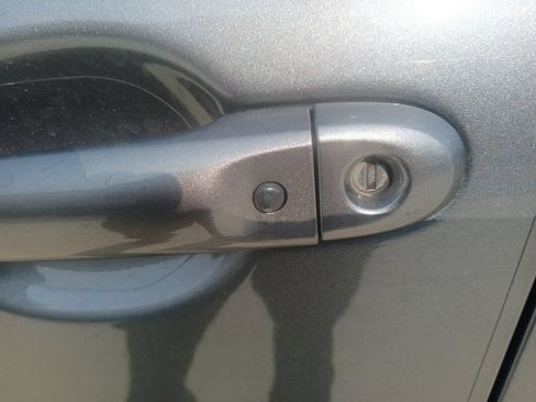Used 2017 Nissan Juke S FWD image 17