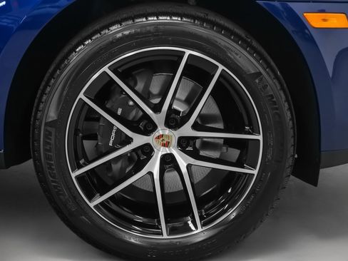Used 2025 Porsche Macan image 14