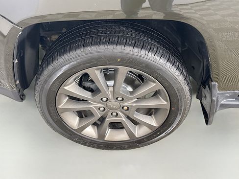 Used 2016 Jeep Compass 75th Anniversary w/ Power Value Group image 36