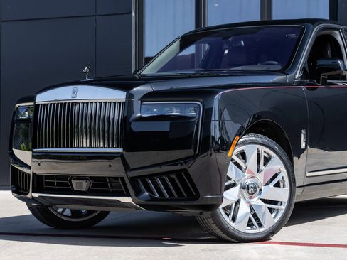 Used 2025 Rolls-Royce Cullinan image 6