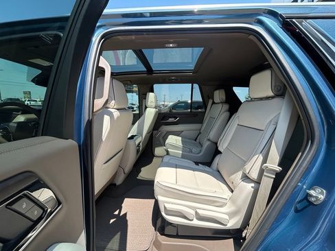 Used 2025 GMC Yukon Denali w/ Sun & Power Step Package AWD/4WD image 8