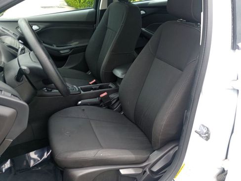 Used 2018 Ford Focus SE w/ SE Appearance Package FWD image 15