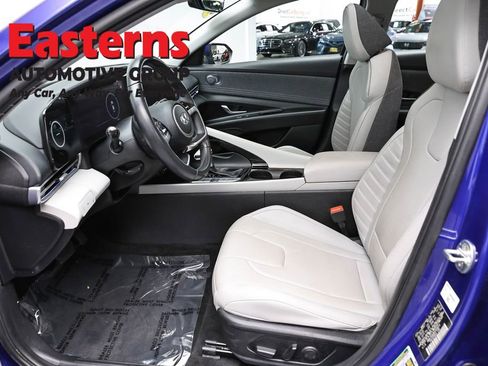 Used 2023 Hyundai Elantra Limited w/ Preferred Accessory Package FWD image 14