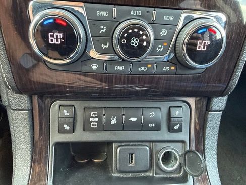Used 2017 Chevrolet Traverse LT FWD image 29