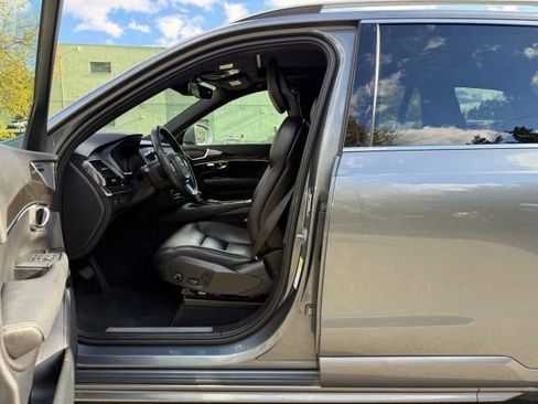 Used 2018 Volvo XC90 T6 Momentum w/ Convenience Package image 12