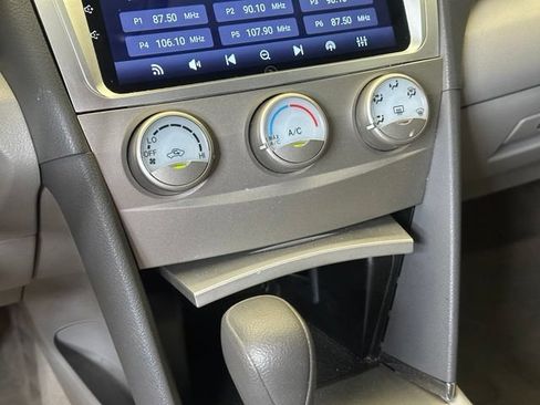 Used 2011 Toyota Camry LE FWD image 27