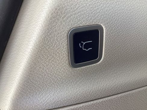 Used 2024 Chrysler Pacifica Touring-L FWD image 15