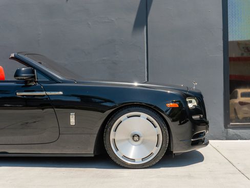 Used 2019 Rolls-Royce Dawn RWD image 44