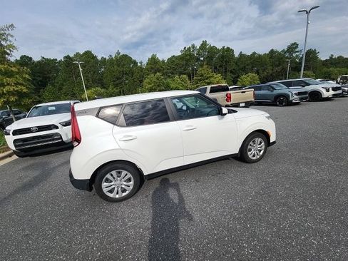 Used 2021 Kia Soul LX FWD image 14