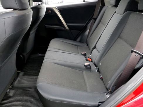 Used 2018 Toyota RAV4 LE FWD image 25