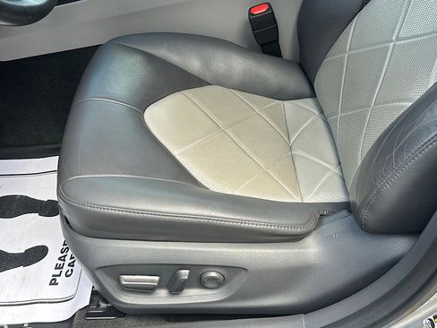 Certified 2019 Toyota Camry XLE FWD image 14