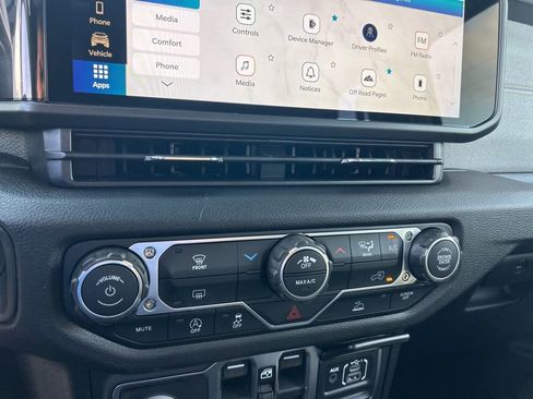 New 2026 Jeep Gladiator Sport AWD/4WD image 38