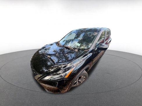 Used 2023 Nissan Rogue SV image 3