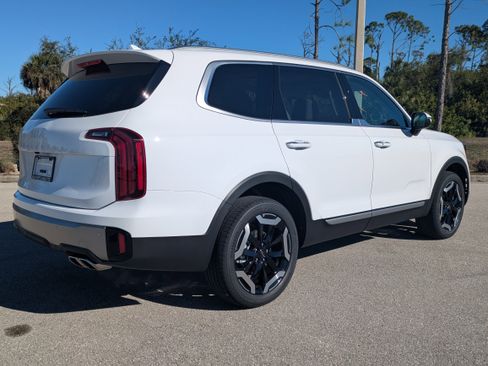 New 2025 Kia Telluride S image 5