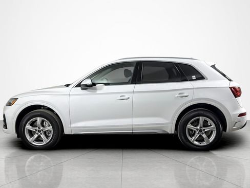 Used 2023 Audi Q5 2.0T Premium w/ Convenience Package image 2