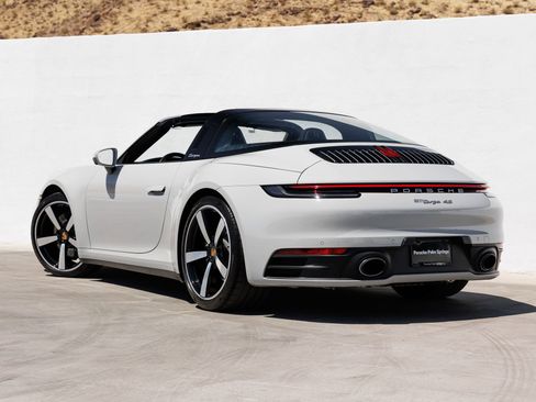 Certified 2022 Porsche 911 Targa 4S w/ Premium Package AWD/4WD image 3