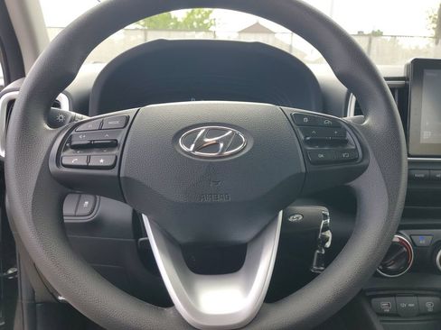 Used 2026 Hyundai Venue SE FWD image 19