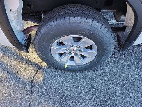 New 2026 GMC Sierra 1500 SLE image 6