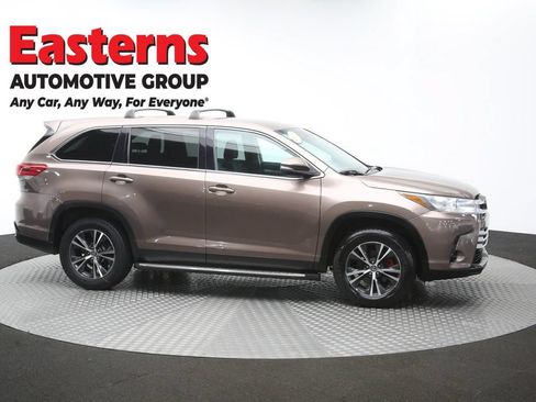Used 2019 Toyota Highlander LE FWD image 45