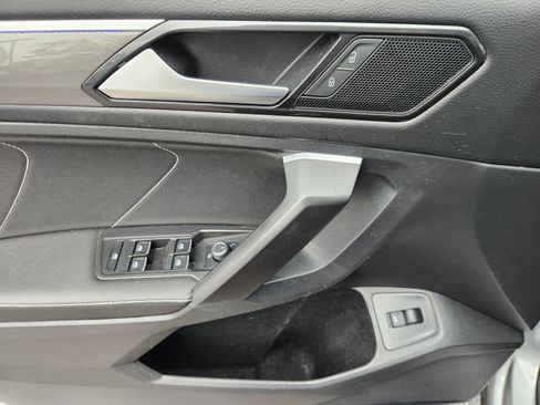 Used 2022 Volkswagen Tiguan SE R-Line AWD/4WD image 17