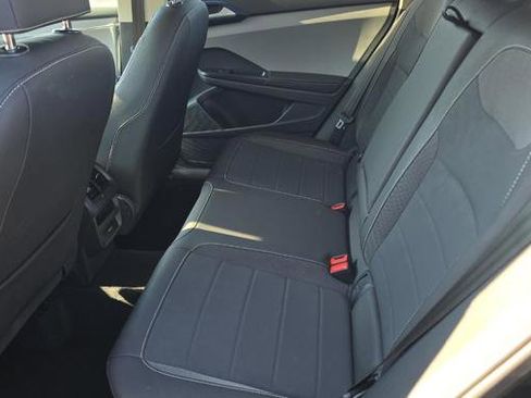 Used 2024 Volkswagen Taos SE image 7