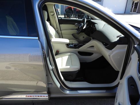 Used 2023 Buick Envision Avenir image 36