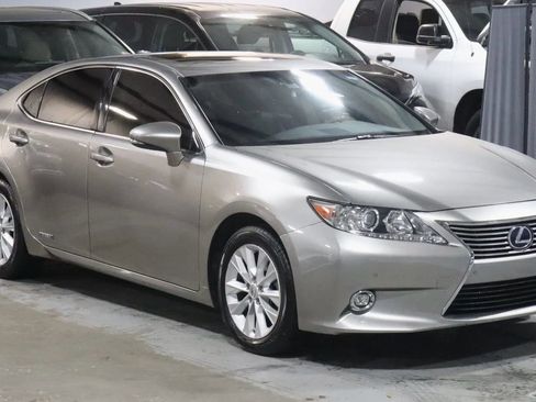 Used 2015 Lexus ES 300h image 3