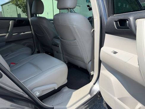 Used 2011 Toyota Highlander 4WD w/ Tow Pkg image 13