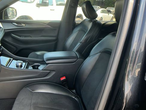 Used 2024 Jeep Grand Cherokee L Laredo image 17