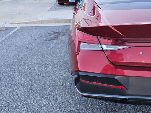 Used 2025 Hyundai Elantra SEL image 5