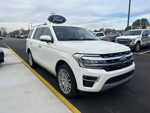 Used 2024 Ford Expedition Limited image 4