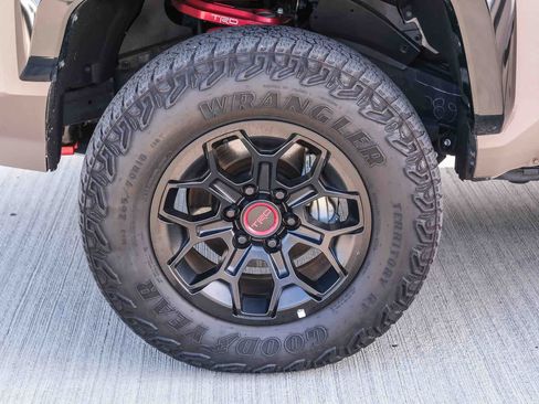 Certified 2025 Toyota Tacoma TRD Pro AWD/4WD image 10