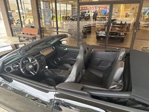 Used 2012 Ford Mustang Shelby GT500 w/ SVT Performance Pkg image 23