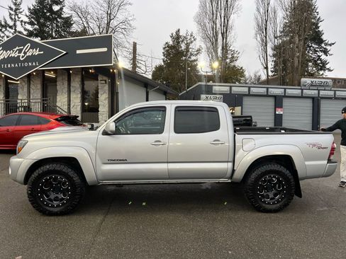 Used 2010 Toyota Tacoma Base image 9