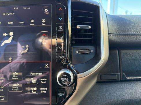 Used 2019 RAM 1500 Laramie image 44