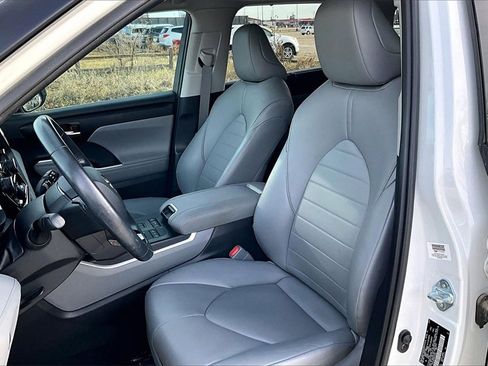 Used 2021 Toyota Highlander XLE image 21