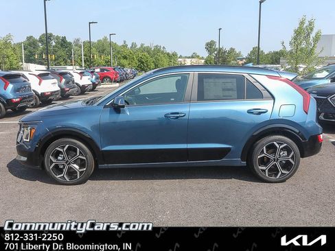 Certified 2025 Kia Niro EX Touring FWD image 3