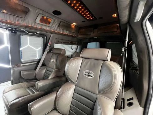 Used 2006 Chevrolet Express 1500 w/ Preferred Equipment Group RWD image 12