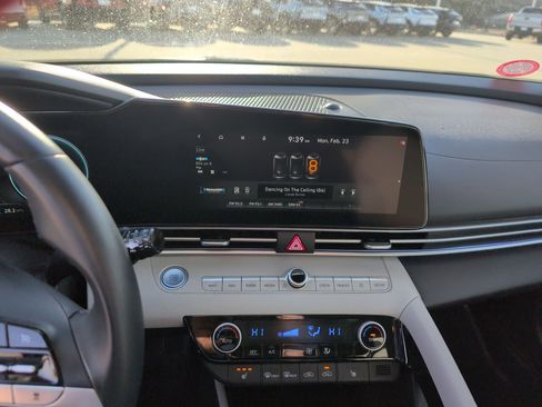 Used 2021 Hyundai Elantra Limited w/ Cargo Package image 19