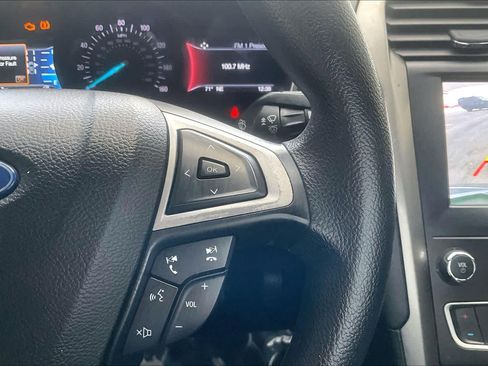 Used 2020 Ford Fusion SE FWD image 25