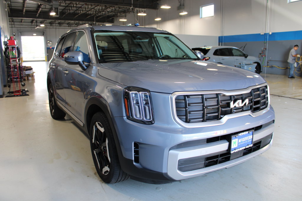 Used 2023 Kia Telluride S AWD/4WD image 3