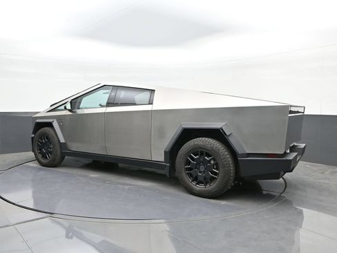 Used 2024 Tesla Cybertruck AWD Crew Cab image 5