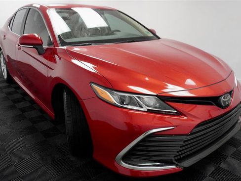 Used 2024 Toyota Camry LE image 10