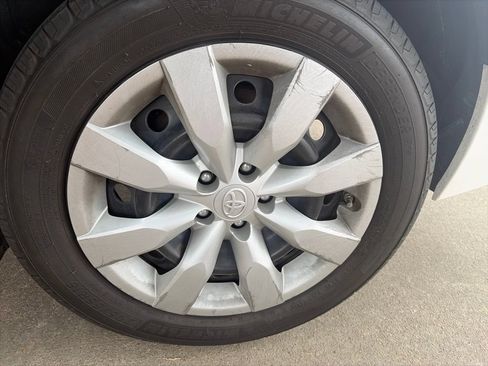 Used 2016 Toyota Corolla LE FWD image 16